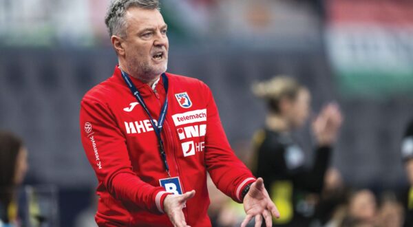 231207 Head coach Ivica Obrvan of Croatia during the IHF Women’s World Championship handball match between Montenegro and Croatia on December 7, 2023 in Gothenburg. 
Photo: Mathias Bergeld / BILDBYRĹN / kod MB / MB0799
hĺndball handboll handball handboll handball bbeng vm hĺndball-vm handbolls-vm ihf handball world championship world handball championship 2023 world championship 2023 montenegro croatia 9 dam bbeng kvinner women,Image: 827606166, License: Rights-managed, Restrictions: *** World Rights Except Austria, Denmark, Finland, Norway, and  Sweden *** AUTOUT DNKOUT FINOUT NOROUT SWEOUT, Model Release: no, Credit line: Bildbyran / ddp USA / Profimedia