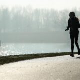 31.12.2021., Zagreb - Veliki broj gradjana iskoristio je suncano i maglovito jutro za setnju i sportske aktivnosti na svjezem zraku uz Jarunsko jezero.  Photo: Goran Stanzl/PIXSELL