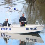 17.10.2020., Karlovac - Trojica Karlovcana jutros oko 11 sati prevrnuli se sa camcem kod slapa na Turnju na rijeci Korani. Jedan je isplivao, a za dvojicom je u tijeku velika potrazna akcija u kojoj sudjeluje HGSS, ronioci MUP-a i vatrogasci sa dronovima. Vodostaj Korane je izrazito visok sto otezava potragu za nestalim muskarcima, a nije pronaden ni camac.rPhoto: Kristina Stedul Fabac/PIXSELL