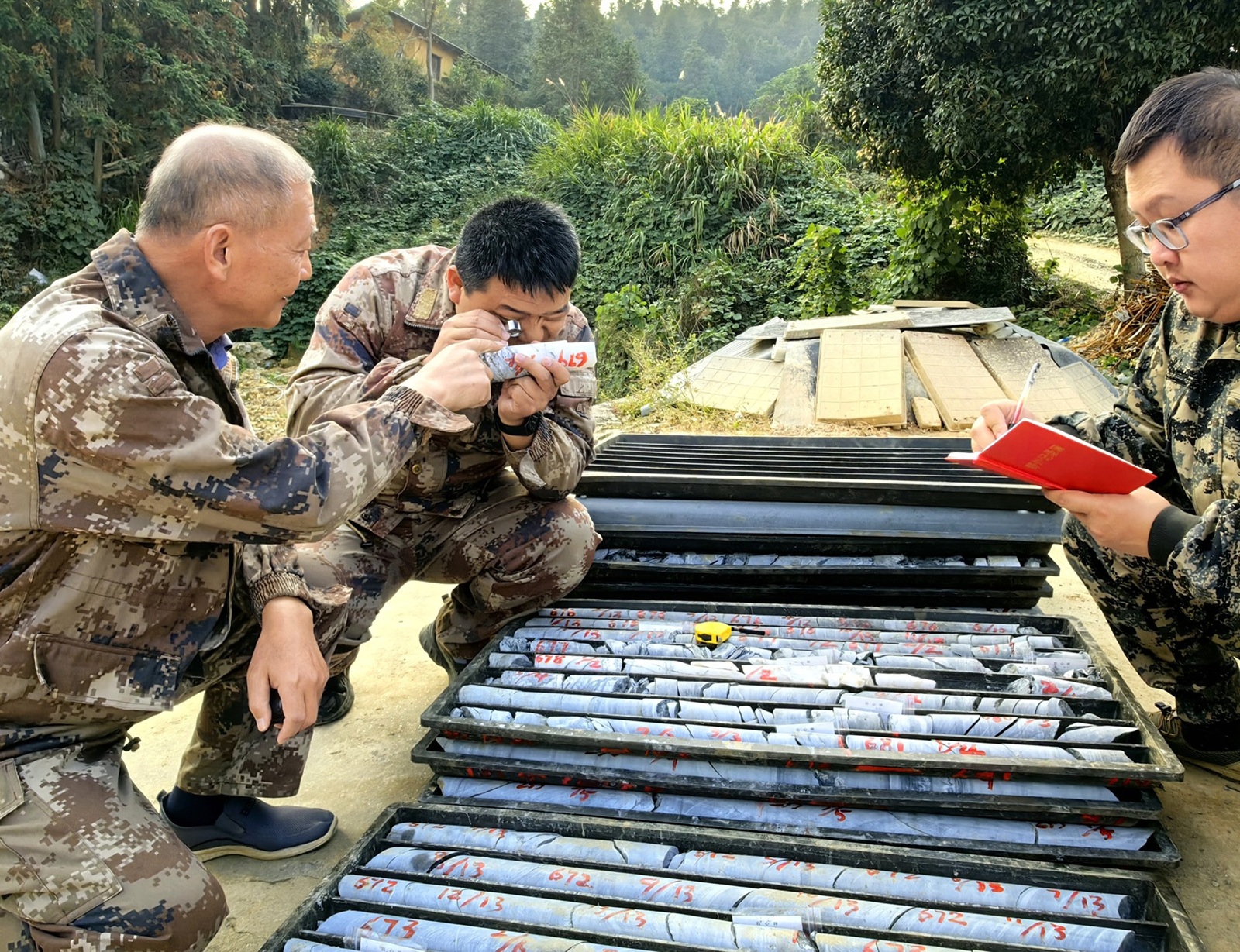 CHANGSHA, Nov. 21, 2024  -- Technicians of Hunan Province Geological Disaster Survey and Monitoring Institute check rock samples at the Wangu gold field in Pingjiang County, central China's Hunan Province, Nov. 5, 2024. TO GO WITH "Supergiant gold deposit discovered in central China's Hunan",Image: 937092398, License: Rights-managed, Restrictions: , Model Release: no, Credit line: Su Xiaozhou / Xinhua News / Profimedia