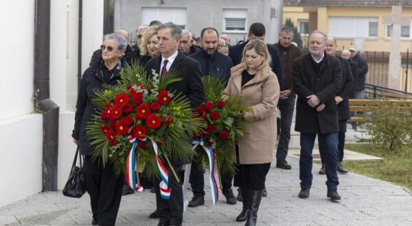 17.11.2024. Vukovar - Pravoslavna crkva Svetog Nikole, Srpsko narodno vijece (SNV) je  u suradnji s Eparhijom osjeckopoljskom i baranjskom Srpske pravoslavne crkve i drugim srpskim organizacijama u Hrvatskoj komemorirala zrtve Vukovara. Photo: Davor Javorovic/PIXSELL