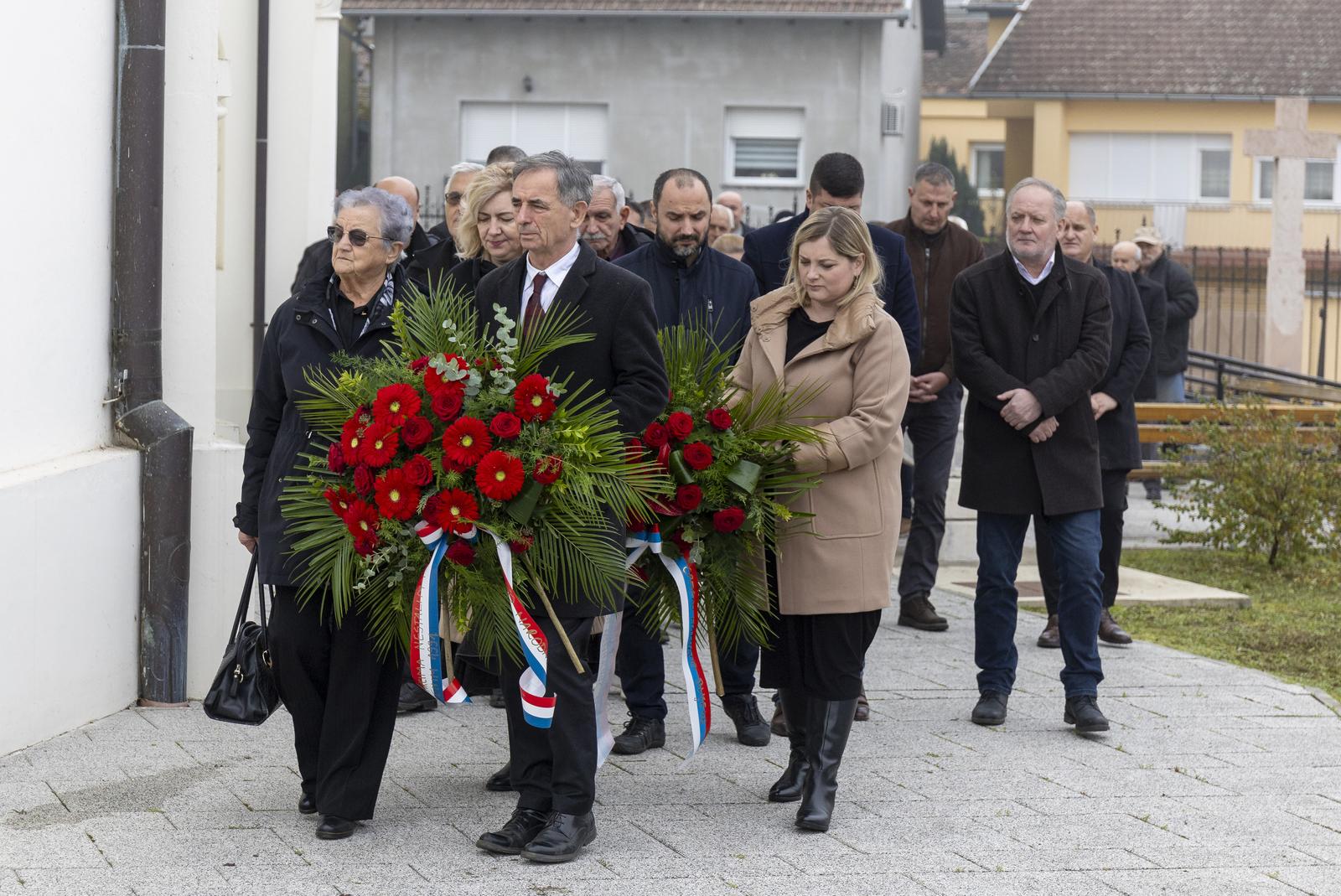 17.11.2024. Vukovar - Pravoslavna crkva Svetog Nikole, Srpsko narodno vijece (SNV) je  u suradnji s Eparhijom osjeckopoljskom i baranjskom Srpske pravoslavne crkve i drugim srpskim organizacijama u Hrvatskoj komemorirala zrtve Vukovara. Photo: Davor Javorovic/PIXSELL