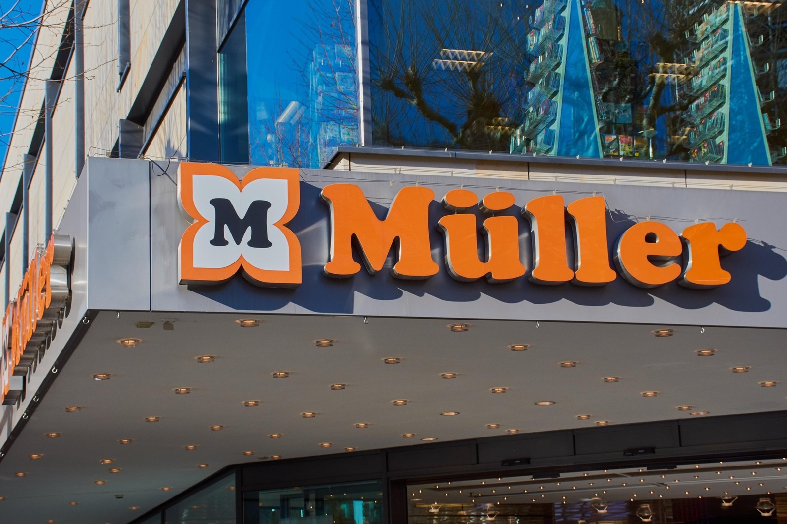 Mainz, Germany - February 25, 2019: Logo Sign of the Muller store in Mainz. Muller Ltd. and Co. KG is a chain of retail stores, headquartered in Ulm, Germany.,Image: 416331580, License: Royalty-free, Restrictions: Contributor country restriction: Worldwide, Worldwide.
Contributor usage restriction: Advertising and promotion, Consumer goods.
Contributor media restriction: {78C97561-2466-4003-BABC-8D66AF3222D8}, {78C97561-2466-4003-BABC-8D66AF3222D8}., Model Release: no, Credit line: Claudia Nass / Alamy / Alamy / Profimedia