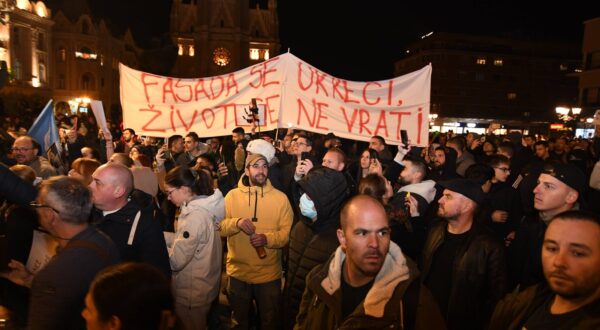 Novi Sad, November 5, 2024 â A protest took place in Novi Sad this evening in response to the deaths of 14 people, who were killed when a concrete canopy collapsed at the main entrance of the railway station last Friday. (BETAPHOTO/DRAGAN GOJIC)//BETAAGENCY_SIPA.56651/Credit:GOJIC/BETAPHOTO/SIPA/2411061619,Image: 931136548, License: Rights-managed, Restrictions: , Model Release: no, Credit line: GOJIC/BETAPHOTO / Sipa Press / Profimedia