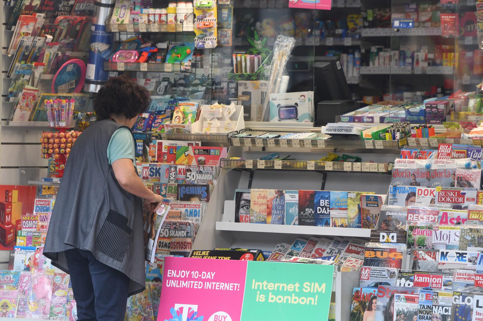 01.07.2023., Sibenik - Kiosci ce nedjeljom ipak smjeti prodavati sve, a ne samo novine. Photo: Hrvoje Jelavic/PIXSELL