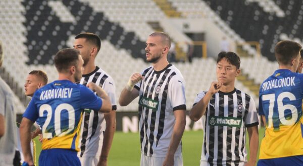 31, July, 2024, Beograd - The return match of the 2nd round of qualification for the UEFA Champions League between the players of Partizan and Dinamo Kyiv was played at the stadium of FC Partizan. Oleksandr Karavayev, #20 (FC Dynamo Kyiv)/, Nihad Mujakic, #18 (FC Partizan). Photo: Dusan Milenkovic/ATAImages

31, jul, 2024, Beograd - Revans utakmica 2. kola kvalifikacija za UEFA Ligu sampiona izmedju fudbalera Partizana i Dinama iz Kijeva odigrana je na stadionu FK Partizan. Photo: Dusan Milenkovic/ATAImages Photo: Dusan Milenkovic/PIXSELL