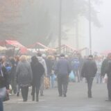 01.11.2024., Zagreb - Maglovito i prohladno jutro na ulazu u groblje Mirogoj. Gradjani polako stizu na groblje te se pocinju stvarati lagane guzve. Photo: Sanjin Strukic/PIXSELL