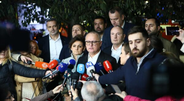 01, November, 2024, Novi Sad - The Minister of Transport, Construction and Infrastructure, Goran Vesic, who interrupted his visit to Montenegro due to the collapse of the overpass of the Railway Station in Novi Sad, addressed the media in front of the scene of the tragedy. Goran Vesic.

01, novembar, 2024, Novi Sad - Ministar saobracaja, gradjevinarstva i infrastrukture Goran Vesic  koji je prekinuo posetu Crnoj Gori zbog urusavanja nadstresnice Zeleznicke stanice u Novom Sadu, obratio se medijima ispred mesta tragedije. Photo: M.M./ATAImages/PIXSELL