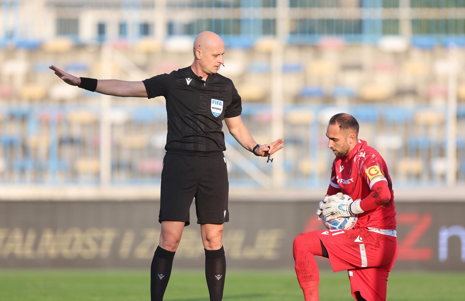 02.11.2024., stadion u Kranjcevicevoj ulici, Zagreb - SuperSport HNL, 12. kolo, NK Lokomotiva - NK Slaven Belupo. sudac Dario Bel, Zvonimir Subaric Photo: Sanjin Strukic/PIXSELL