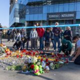 02.11.2024., Novi Sad, Srbija - Dan nakon tragedije na kolodvoru u Novom Sadu ljud pale svijece oprastajuci se od tragicno poginulih koji su stradali prillikom pada nadstresnice. Photo: Borna Jaksic/PIXSELL