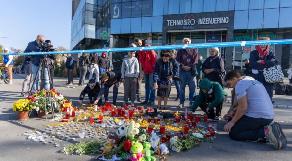 02.11.2024., Novi Sad, Srbija - Dan nakon tragedije na kolodvoru u Novom Sadu ljud pale svijece oprastajuci se od tragicno poginulih koji su stradali prillikom pada nadstresnice. Photo: Borna Jaksic/PIXSELL