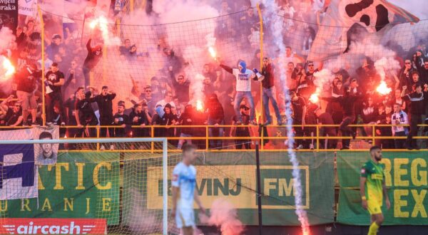 03.11.2024., stadion Aldo Drosina, Pula - SuperSport HNL, 12. kolo, NK Istra 1961 - HNK Rijeka. Bakljada navijaca Rijeke, Armade. Photo: Srecko Niketic/PIXSELL