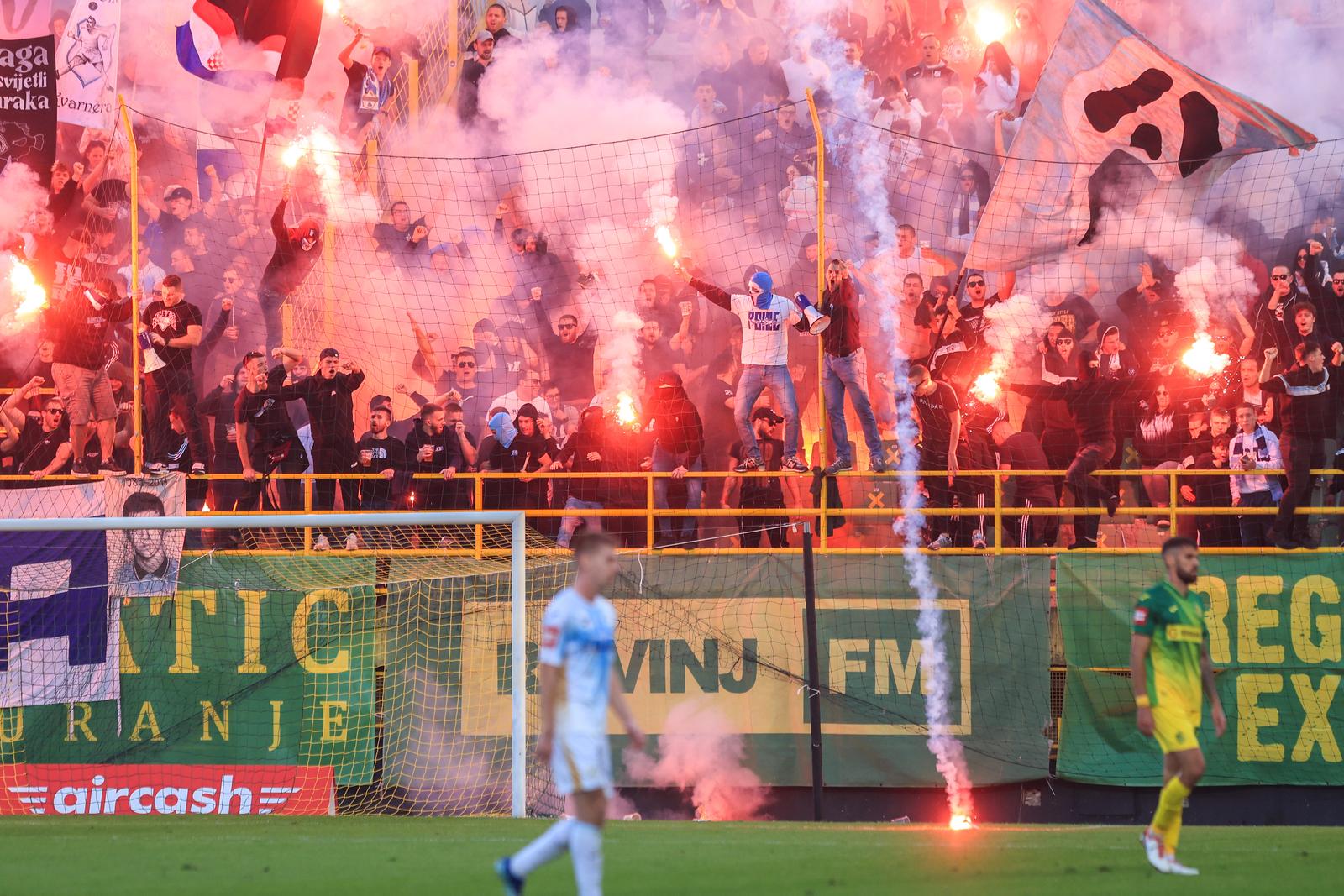 03.11.2024., stadion Aldo Drosina, Pula - SuperSport HNL, 12. kolo, NK Istra 1961 - HNK Rijeka. Bakljada navijaca Rijeke, Armade. Photo: Srecko Niketic/PIXSELL