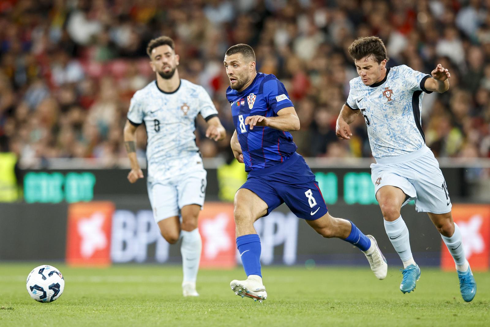 05.09.2024., Estadio da Luz, Lisabon, Portugal - UEFA Liga nacija, Liga A, skupina 1, 1. kolo, Portugal - Hrvatska. Mateo Kovacic, Joao Neves Photo: Joao Rico/PIXSELL