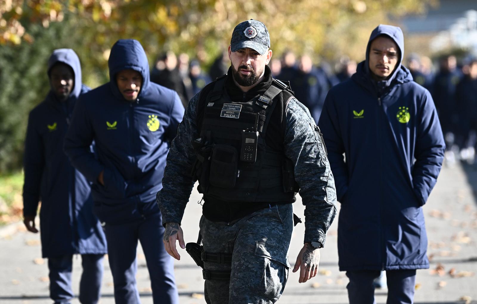 04.11.2024., Bratislava - Igraci Dinama prosetali gradom uoci utakmice 4. kola Lige prvaka SK Slovan Bratislava - GNK Dinamo.  Photo: Marko Lukunic/PIXSELL