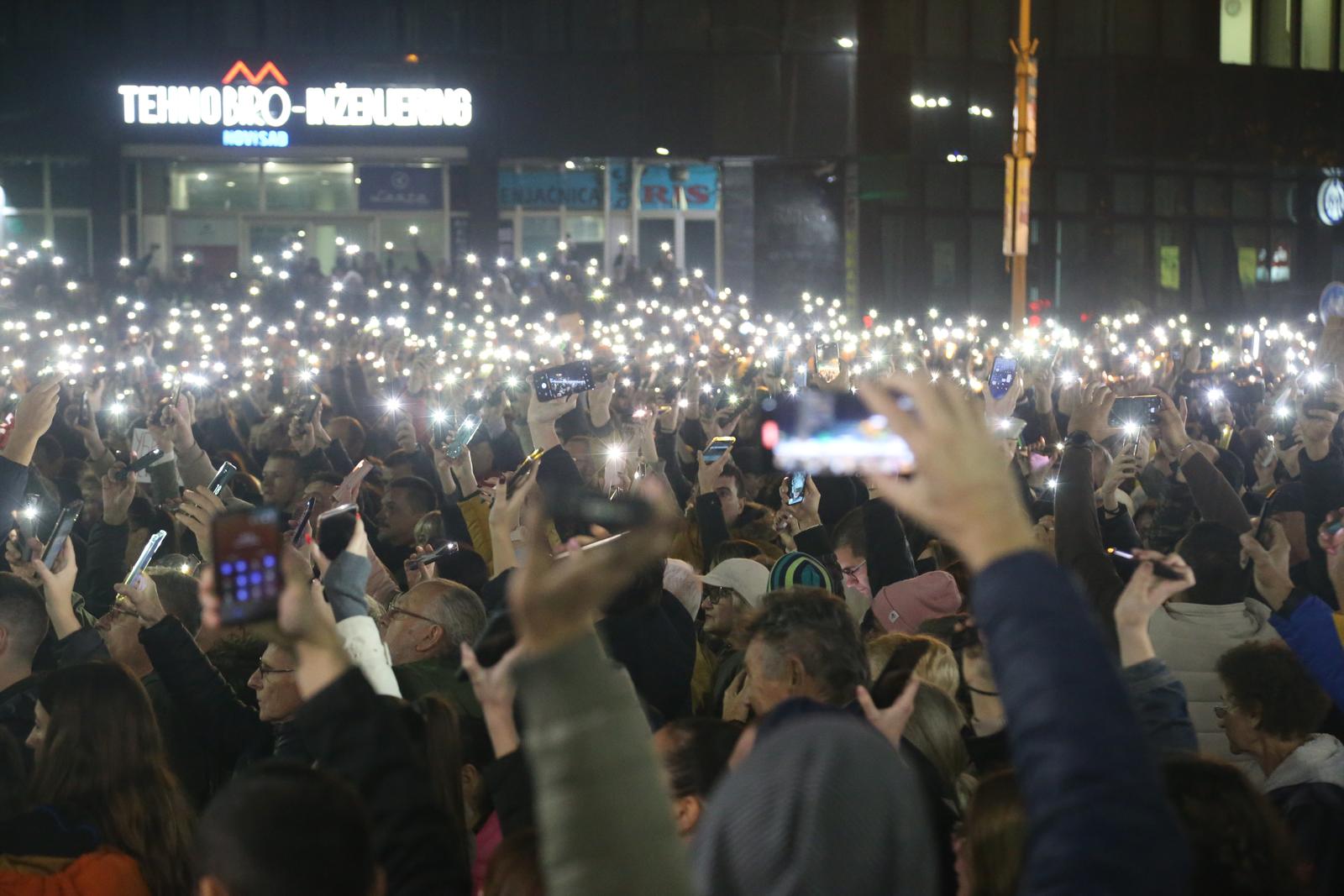 05, November, 2024, Novi Sad - The citizens' protest in Novi Sad started at the scene of the tragedy at the Railway Station, and then the gathered people moved to the City Hall.Photo: F.S./ATAImages

05, novembar, 2024, Novi Sad - Gradjanski protest u Novom Sadu je poceo na mestu tragedije na Zeleznickoj stanici, a potom su okupljeni krenuli na Gradskoj kuci. Photo: F.S./ATAImages Photo: F.S./ATAImages/PIXSELL