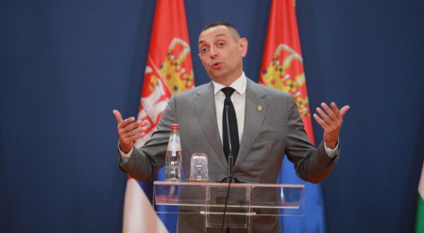 06, October, 2022, Belgrade - A meeting of officials from Serbia, Austria and Hungary on the management of migration processes was held in the Palace of Serbia. Aleksandar Vulin. Photo: Milos Tesic/ATAImages

06, oktobar, 2022, Beograd - U Palati Srbija odrzan je sastanak zvanicnika Srbije, Austrije i Madjarske o upravljanju procesima migracija. Photo: Milos Tesic/ATAImages Photo: Milos Tesic/ATAImages/PIXSELL