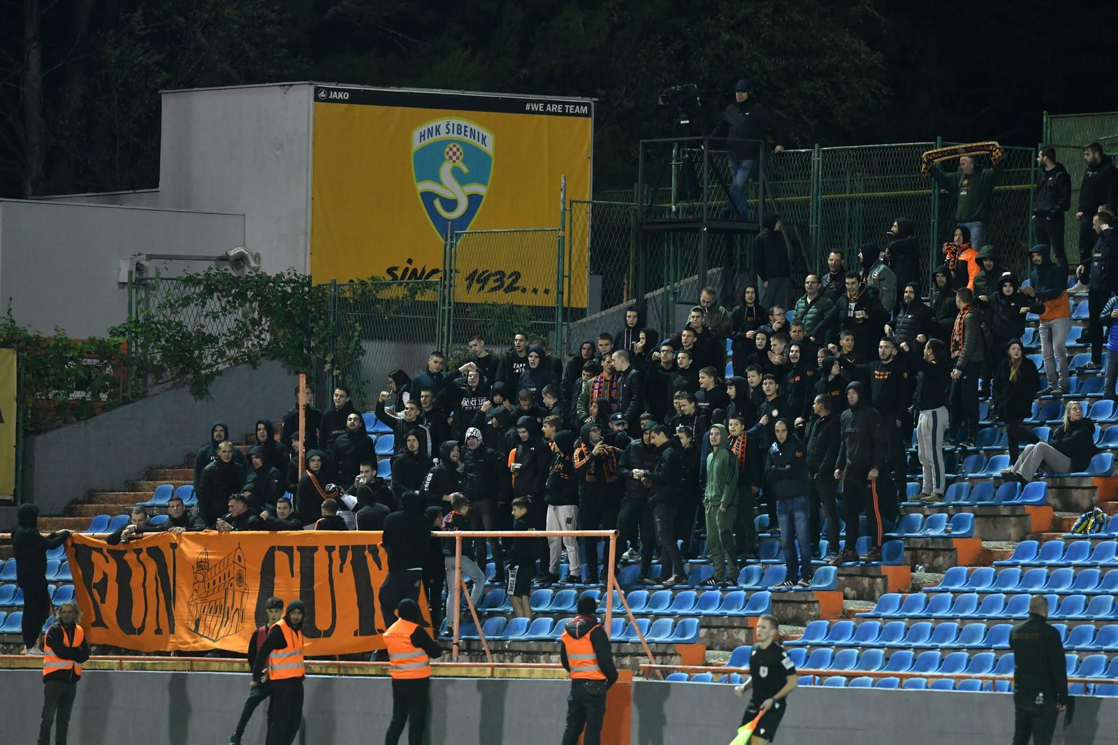 07.11.2024., stadion Subicevac, Sibenik - SuperSport HNL, 13. kolo, HNK Sibenik - NK Lokomotiva. navijaci Sibenika, Funcuti Photo: Hrvoje Jelavic/PIXSELL