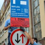 12.09.2024., Zagreb - Langov trg. Nakon konferencije za medije koju je odrzao gradonacelnik Grada Zagreba Tomislav Tomasevic na temu parkinga, sluzbenici grada zamijenili su i postavili nove informacijske ploce o novoj zoni pakinga odnosno sada je od pocetka ulice Vjenceslava Novaka dozvoljeno parkiranje za sve gradjane a ne samo povlastene. Photo: Sanjin Strukic/PIXSELL