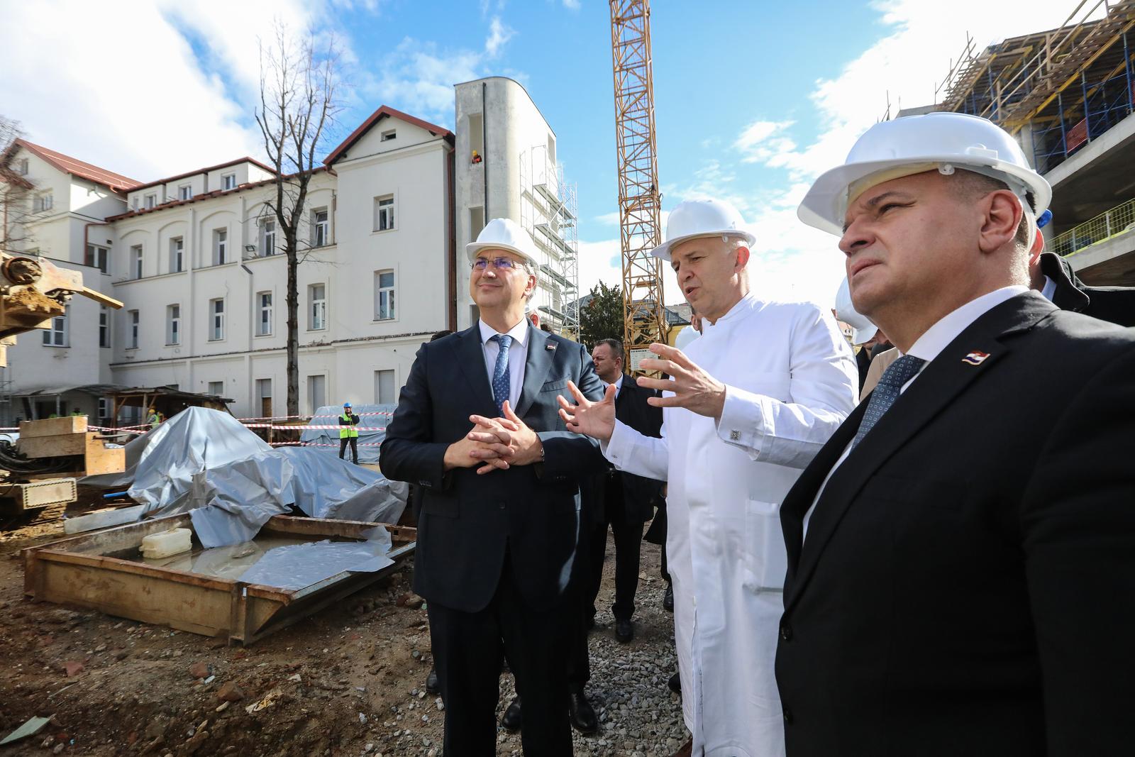 13.02.2024., Zagreb - Premijer Andrej Plenkovic te ministar zdravstva Vili Beros i ministar obnove Branko Bacic obisli su gradiliste KBC-a Sestre Milosrdnice. Ravnatelj klinike dr. Davor Vagic, proveo je premijera i pokazao izvodjenje radova unutar klinike.  Photo: Robert Anic/PIXSELL