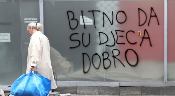 16.09.2024., Zagreb - Nakon sto su proslotjedni grafiti donijeli "medijsku slavu" autoru, u Gajevoj su osvanuli novi napisani slicnim stilom i jednako podlozni raznim tumacenjima. Photo: Patrik Macek/PIXSELL