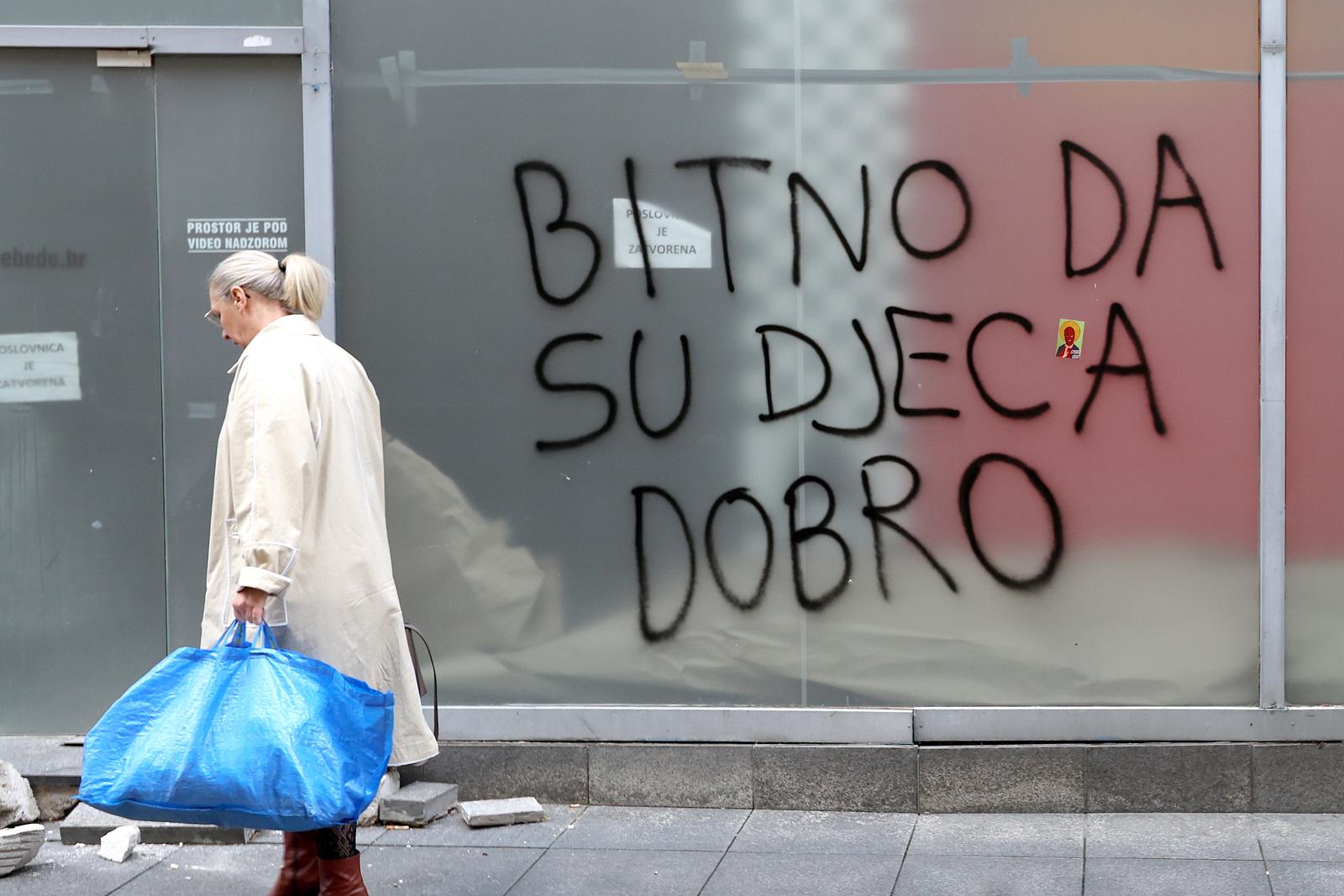 16.09.2024., Zagreb - Nakon sto su proslotjedni grafiti donijeli "medijsku slavu" autoru, u Gajevoj su osvanuli novi napisani slicnim stilom i jednako podlozni raznim tumacenjima. Photo: Patrik Macek/PIXSELL