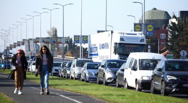 16.11.2024., Zagreb- Velike prometne guzve zbog radova u podvoznjaku koji povezuje Slavonsku i Zagrebacku aveniju, ispod Savske ceste. Podvoznjak je zatvoren za sav promet  zbog izvodjenja dodatnih  radova na rekonstrukciji javne rasvjete. Photo: Emica Elvedji/PIXSELL