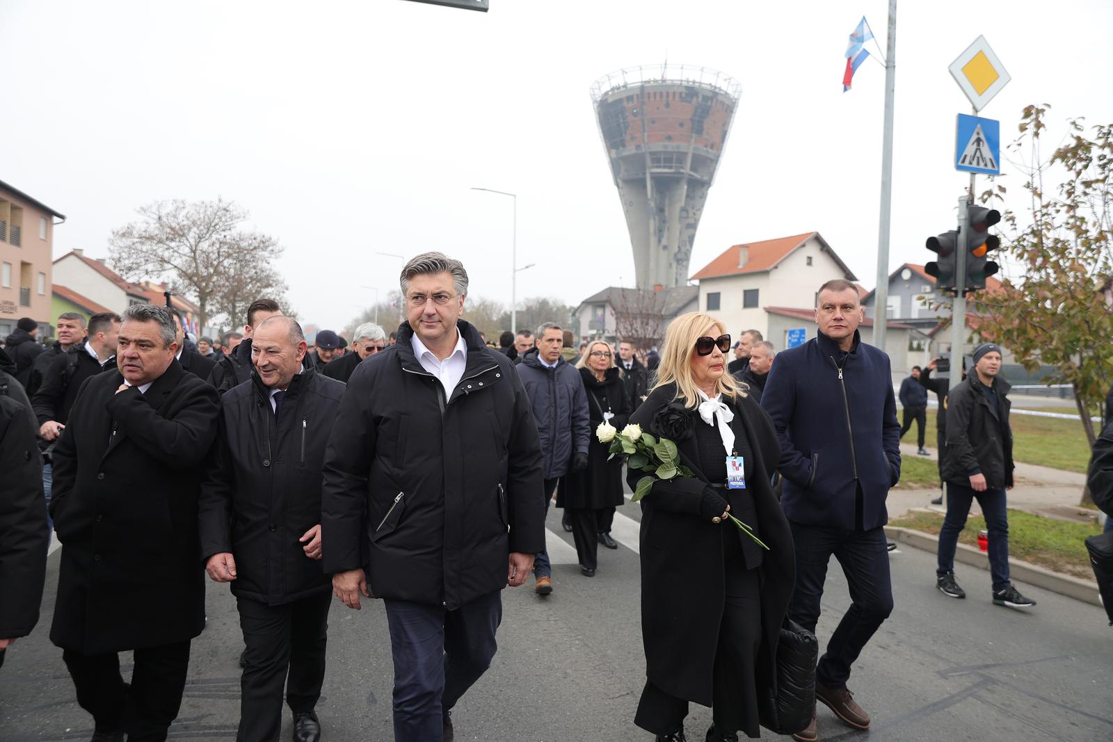 18.11.2024., Vukovar - u Vukovaru se obiljezava 33. godisnjica vukovarske tragedije i stradanja u Domovinskom ratu. Kolona sjecanja koju predvode hrvatski branitelji Vukovara zajedno s clanovima obitelji poginulih, nestalih, ubijenih, nasilno odvedenih i umrlih hrvatskih branitelja Vukovara na celu s pripadnicima Hrvatskih obrambenih snaga koji su branili Vukovar. Photo: Borna jaksic/PIXSELL