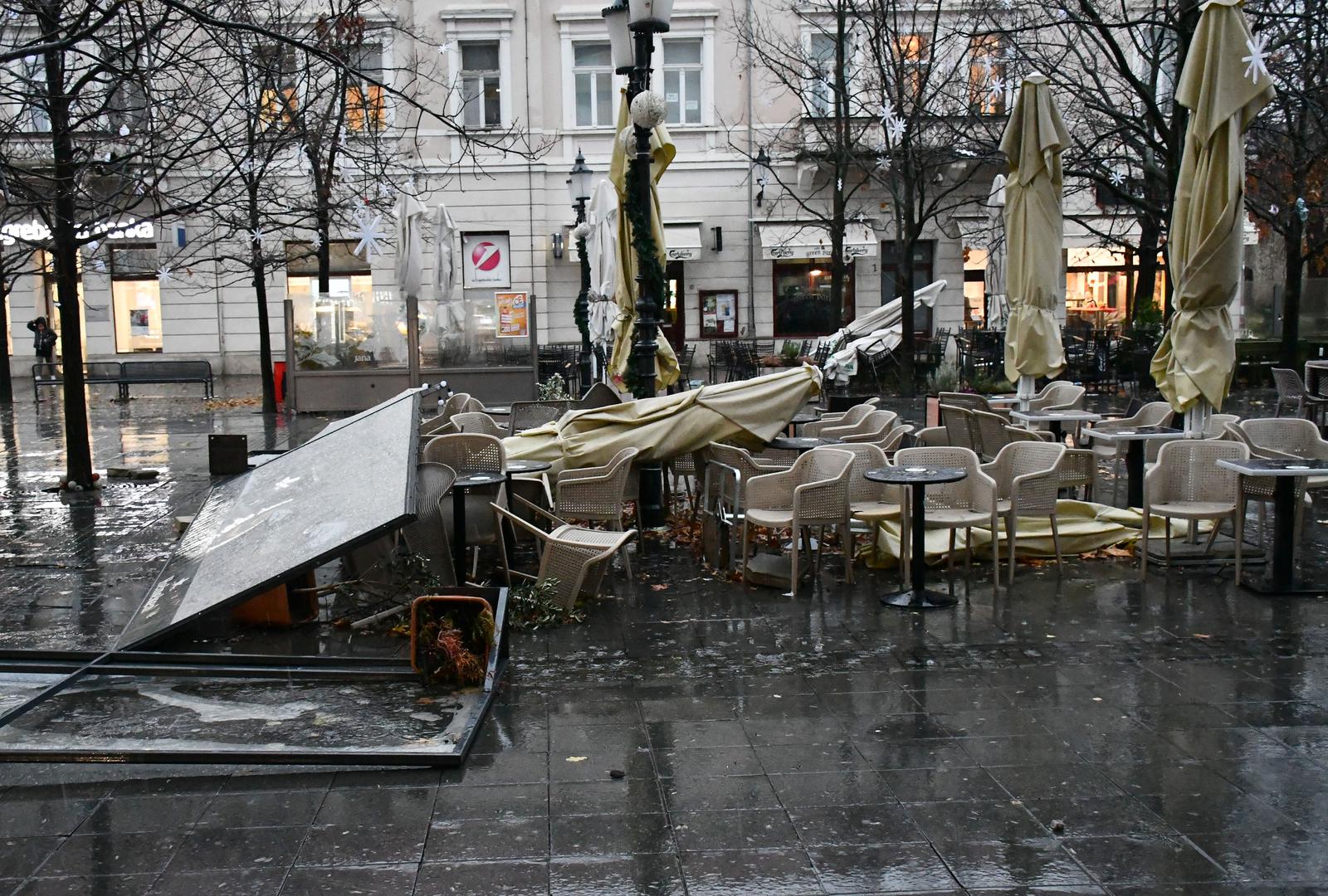 20.11.2024., Slavonski Brod - Naglo pogorsanje vremena uz jak vjetar i susnjezcu. Photo: Ivica Galovic/PIXSELL