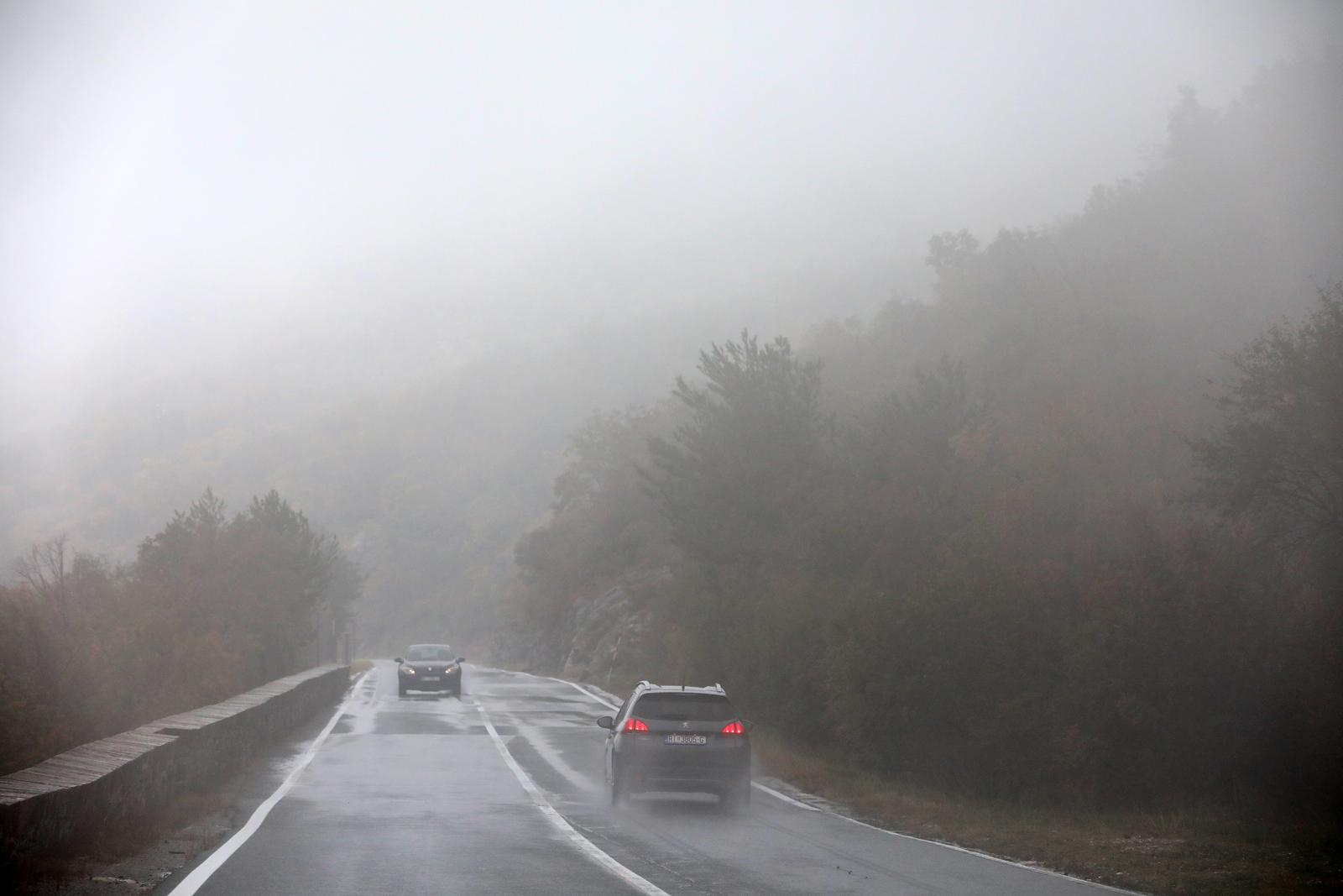 22.10.2021., Rijeka - Kisa i magla otezavaju promet na autocesti Rijeka-Zagreb i staroj cesti kroz Gorski kotar.
Photo: Goran Kovacic/PIXSELL Photo: Goran Kovacic/PIXSELL