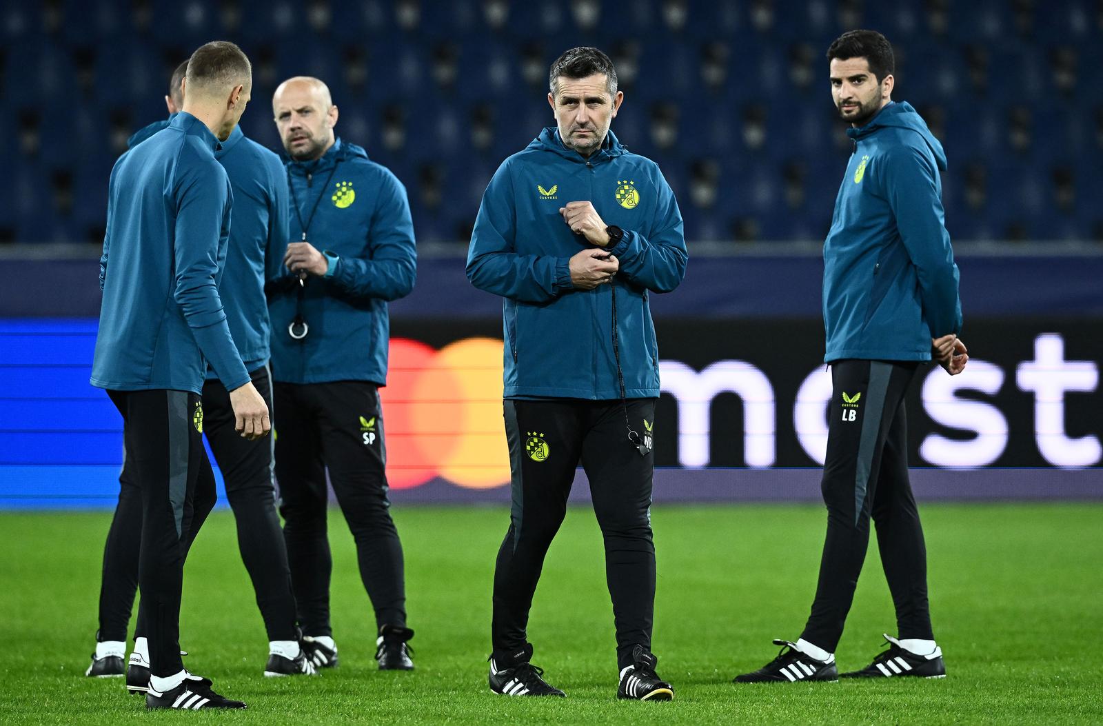 22.10.2024., Salzburg - Stadion FC Salzburg Arena trening uoci utakmice lige prvaka FC Salzburg - GNK Dinamo. Nenad Bjelica, Luka Bjelica, Sandro Perkovic Photo: Marko Lukunic/PIXSELL