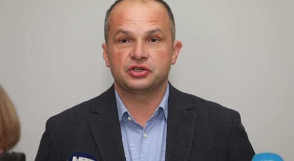 23.11.2024., Karlovac - Konferencija za novinare SDP-a na kojoj su sudjelovali predsjednik SDP-a Sinisa Hajdas Doncic, saborski zastupnik Dalibor Domitrovic i povjerenica GO Karlovac Ehlimana Planinac. Photo: Kristina Stedul Fabac/PIXSELL