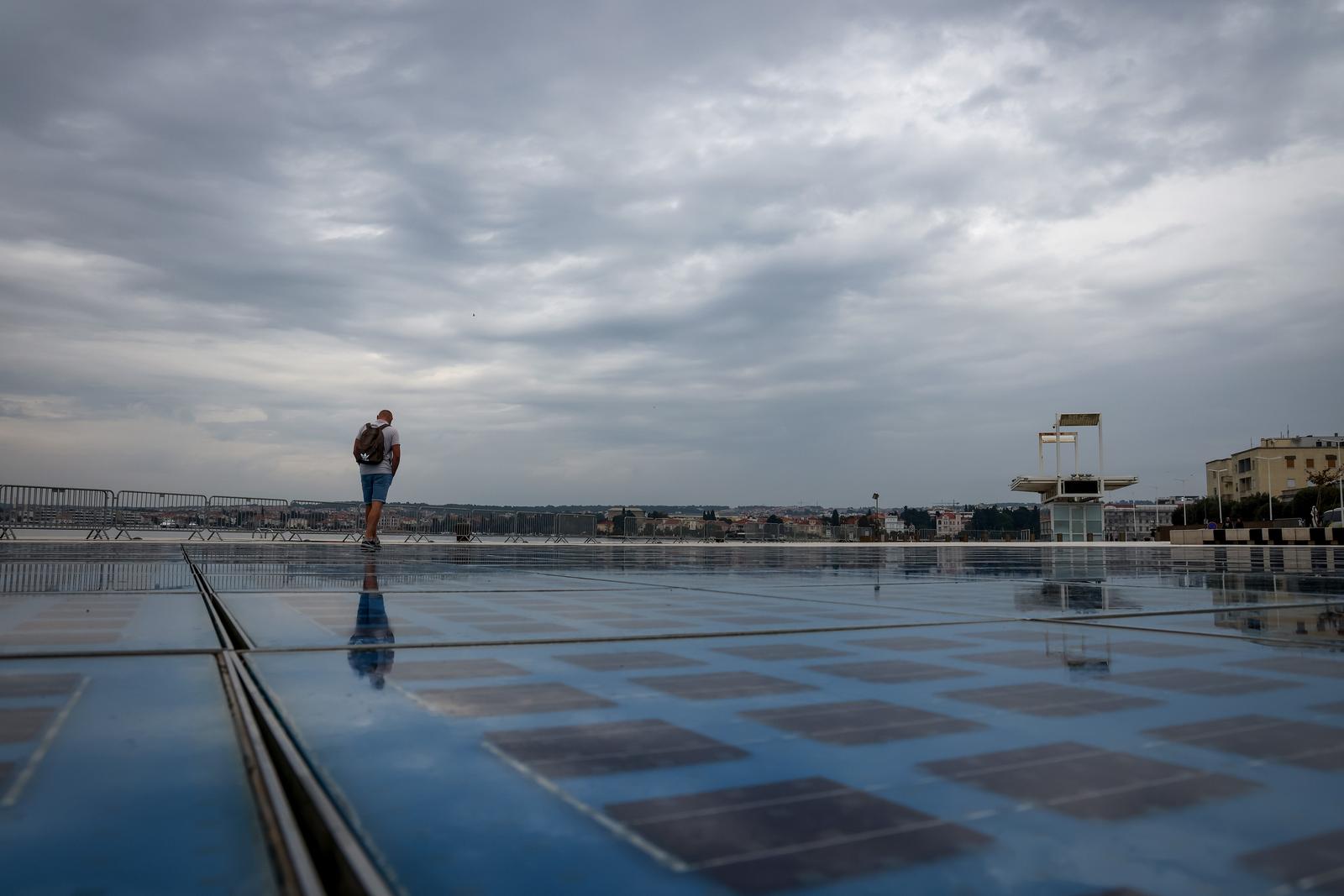 24.10.2024., Zadar - Nakon nekoliko toplih i suncanih dana u Zadru je danas pala kisa Photo: Sime Zelic/PIXSELL