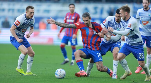 24.11.2024., stadion Opus Arena, Osijek - SuperSport HNL, 14. kolo, NK Osijek - HNK Hajduk. Vedran Jugovic, Marko Livaja, Emin Hasic, Nail Omerovic Photo: Davor Javorovic/PIXSELL