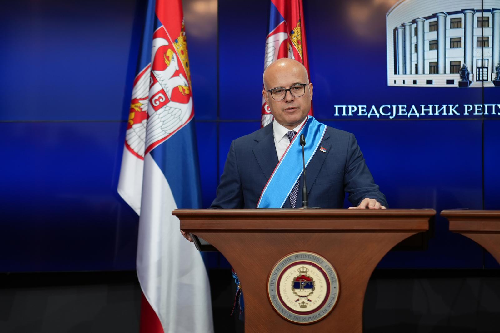 26.09.2024., Palata Republike, Banja Luka (BiH) - Predsjednik RS Milorad Dodik odlikovao predsjednika Vlade Srbije Milosa Vucevica.
 Photo: Dejan Rakita/PIXSELL/PIXSELL