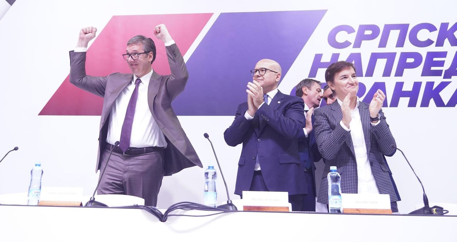 27, May, 2023, Kragujevac - The Extraordinary Assembly of the Serbian Progressive Party is held in Jezero Hall in Kragujevac. Sinisa Mali, Aleksandar Vucic, Milos Vucevic, Ana Brnabic, Darko Glisic, Vladimir Orlic. Photo: Antonio Ahel/ATAImages

27, maj, 2023, Kragujevac  - Vanredna skupstina Srpske napredne stranke se odrzava u hali Jezero u Kragujevcu. Photo: Antonio Ahel/ATAImages Photo: Antonio Ahel/PIXSELL