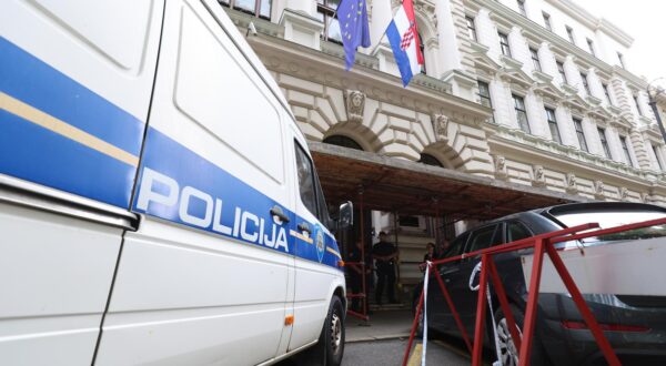 27.09.2024., Zagreb - Evakuiran je Zupanijski sud u Zagrebu nakon sto su dobili dojavu o bombi. Photo: Sanjin Strukic/PIXSELL