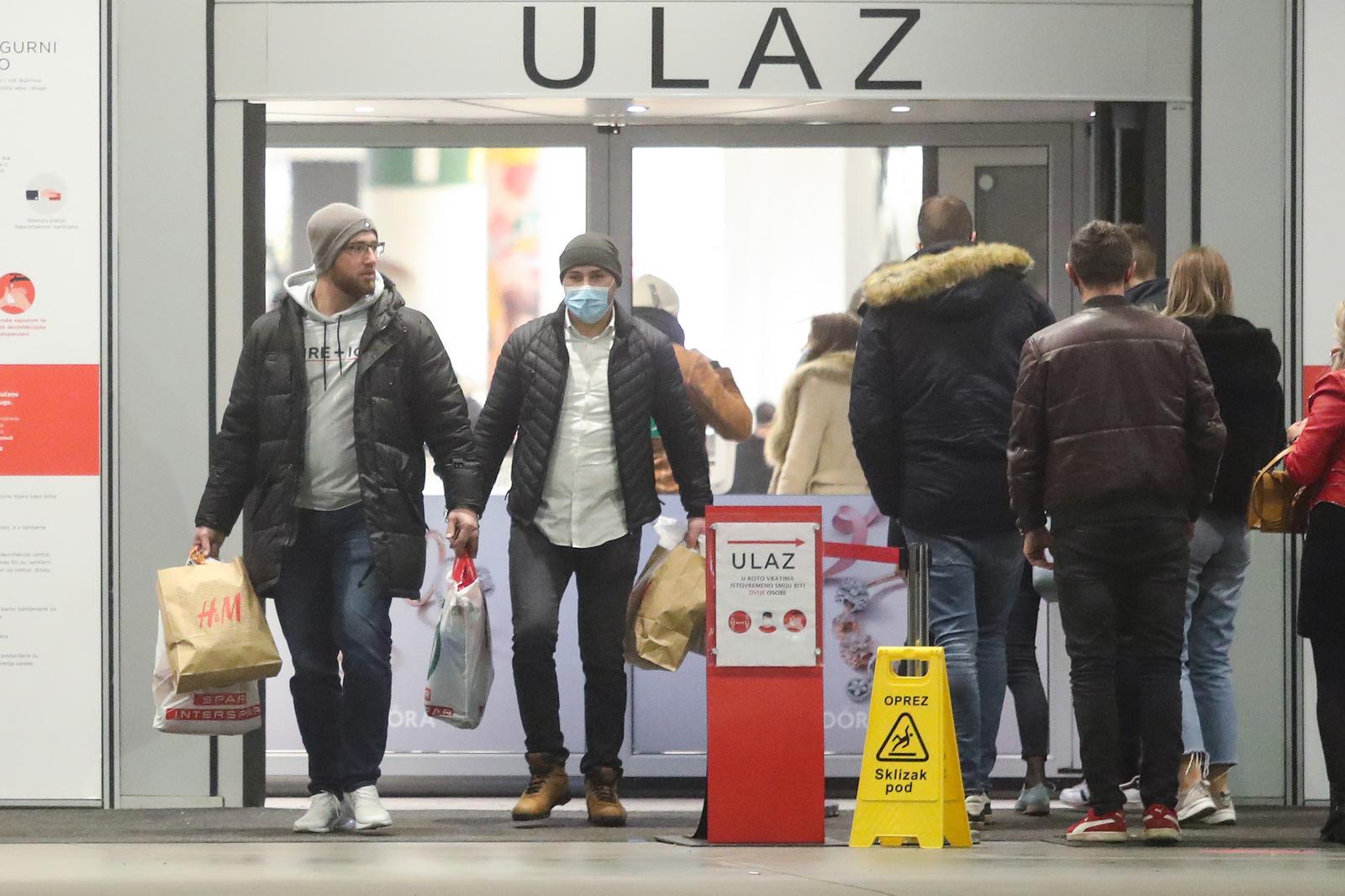 27.11.2020., Zagreb - Shopping centri puniji su na Black Friday, stvaraju se manje guzve na parkiralistima i cestama okolo shopping centara. Arena Centar. rPhoto: Luka Stanzl/PIXSELL