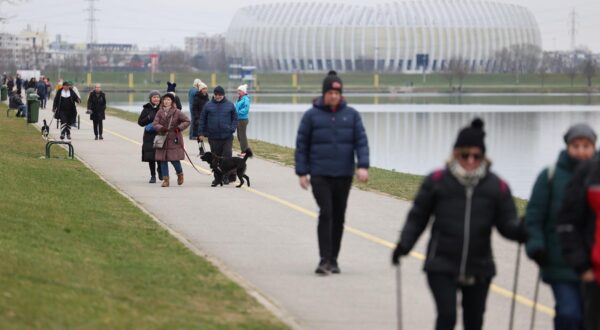 29.01.2023., Zagreb, jezero Jarun - Malobrojni gradjani izasli u setnju oko jezera Jarun.  Photo: Marko Prpic/PIXSELL