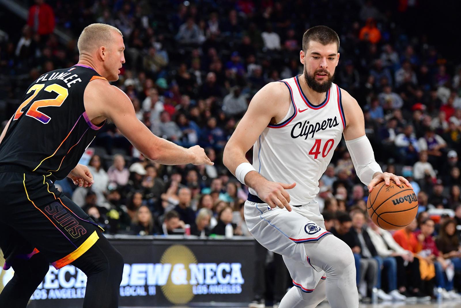 Oct 31, 2024; Inglewood, California, USA; Los Angeles Clippers center Ivica Zubac (40) moves the ball against Phoenix Suns center Mason Plumlee (22) during the second half at Intuit Dome. Mandatory Credit: Gary A. Vasquez-Imagn Images Photo: Gary A. Vasquez/REUTERS