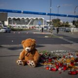 A teddy bear is placed near where the people died when a part of the roof collapsed at a railway station in Novi Sad, Serbia November 2, 2024. REUTERS/Marko Djurica Photo: MARKO DJURICA/REUTERS