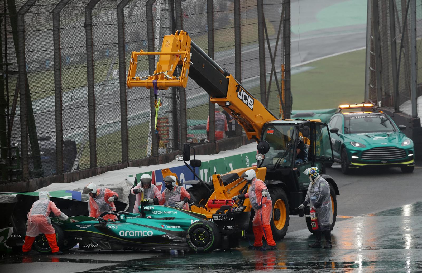 Formula One F1 - Sao Paulo Grand Prix - Autodromo Jose Carlos Pace, Sao Paulo, Brazil - November 3, 2024 Aston Martin's Fernando Alonso car is towed away after crashing out during qualifying REUTERS/Carla Carniel Photo: CARLA CARNIEL/REUTERS