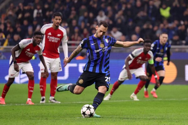 Soccer Football - Champions League - Inter Milan v Arsenal - San Siro, Milan, Italy - November 6, 2024 Inter Milan's Hakan Calhanoglu scores their first goal from the penalty spot REUTERS/Claudia Greco Photo: CLAUDIA GRECO/REUTERS