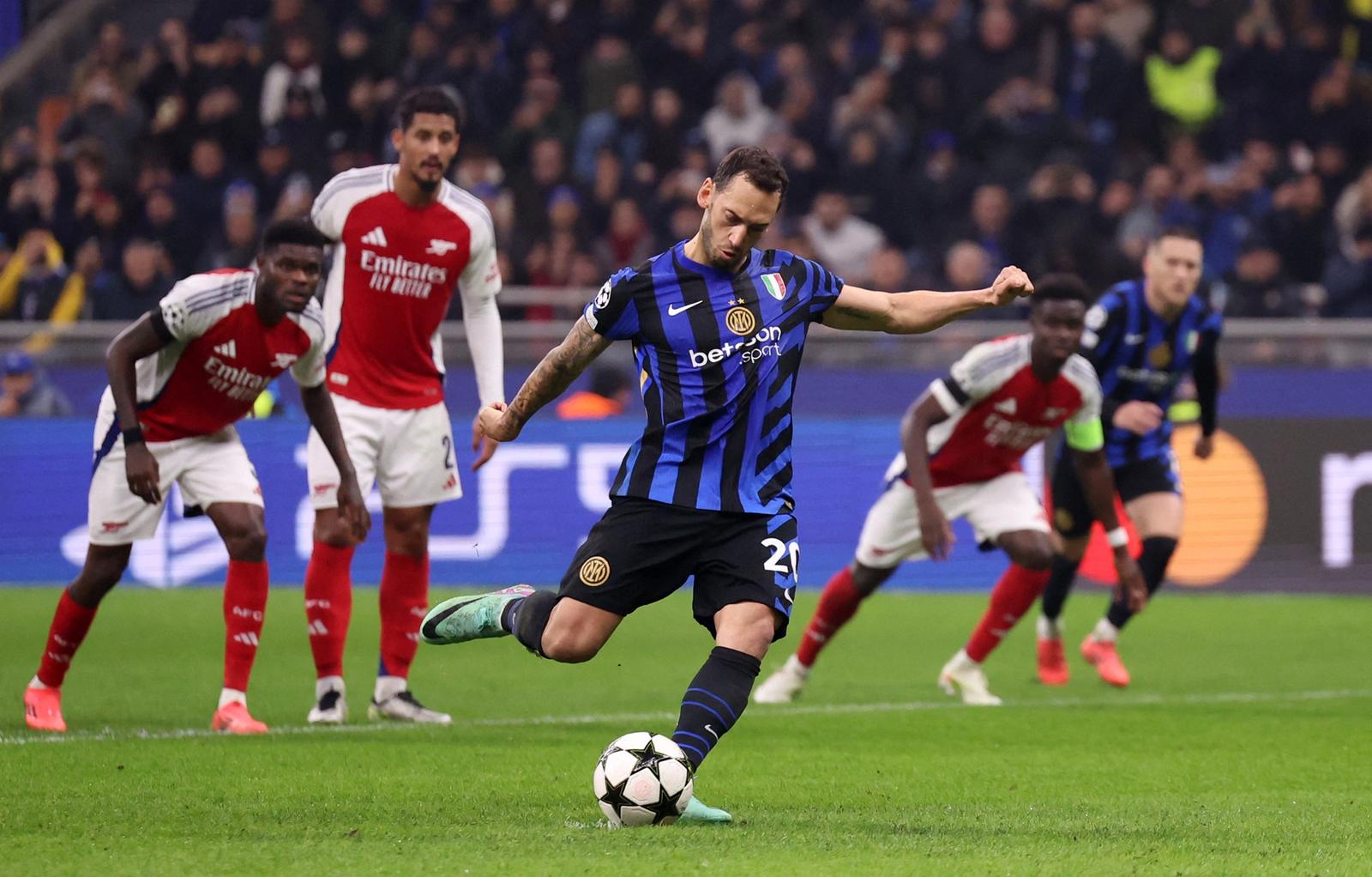 Soccer Football - Champions League - Inter Milan v Arsenal - San Siro, Milan, Italy - November 6, 2024 Inter Milan's Hakan Calhanoglu scores their first goal from the penalty spot REUTERS/Claudia Greco Photo: CLAUDIA GRECO/REUTERS