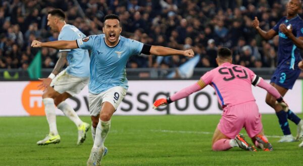 Soccer Football - Europa League - Lazio v FC Porto - Stadio Olimpico, Rome, Italy - November 7, 2024 Lazio's Pedro celebrates scoring their second goal REUTERS/Ciro De Luca     TPX IMAGES OF THE DAY Photo: CIRO DE LUCA/REUTERS