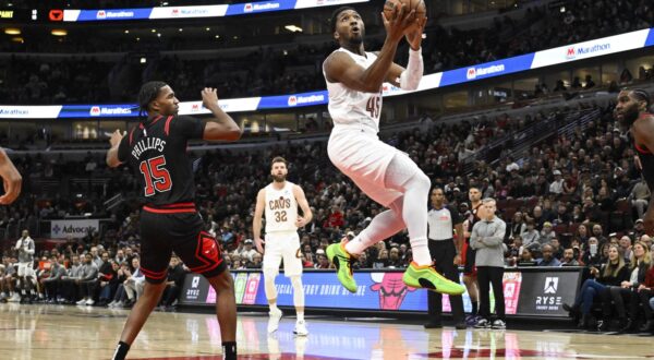 Nov 11, 2024; Chicago, Illinois, USA;  Cleveland Cavaliers guard Donovan Mitchell (45) attempts a shot against the Chicago Bulls during the first half at United Center. Mandatory Credit: Matt Marton-Imagn Images Photo: Matt Marton/REUTERS