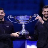 Tennis - ATP Finals - Inalpi Arena, Turin, Italy - November 15, 2024  El Salvador's Marcelo Arevalo and Croatia's Mate Pavic pose with the 2024 World Number 1 ATP doubles trophy REUTERS/Guglielmo Mangiapane Photo: GUGLIELMO MANGIAPANE/REUTERS