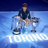 Tennis - ATP Finals - Inalpi Arena, Turin, Italy - November 17, 2024 Italy's Jannik Sinner poses with the trophy after winning the ATP Finals and the 2024 ATP World Number 1 trophy REUTERS/Guglielmo Mangiapane Photo: GUGLIELMO MANGIAPANE/REUTERS