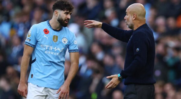 Soccer Football - Premier League - Manchester City v Southampton - Etihad Stadium, Manchester, Britain - October 26, 2024 Manchester City manager Pep Guardiola gives instructions to Manchester City's Josko Gvardiol REUTERS/Molly Darlington EDITORIAL USE ONLY. NO USE WITH UNAUTHORIZED AUDIO, VIDEO, DATA, FIXTURE LISTS, CLUB/LEAGUE LOGOS OR 'LIVE' SERVICES. ONLINE IN-MATCH USE LIMITED TO 120 IMAGES, NO VIDEO EMULATION. NO USE IN BETTING, GAMES OR SINGLE CLUB/LEAGUE/PLAYER PUBLICATIONS. PLEASE CONTACT YOUR ACCOUNT REPRESENTATIVE FOR FURTHER DETAILS.. Photo: MOLLY DARLINGTON/REUTERS