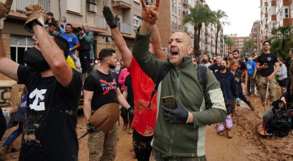 Angry residents of Paiporta shout during King Felipe VI of Spain's visit to this town, in the region of Valencia, eastern Spain, on November 3, 2024, in the aftermath of devastating deadly floods. A delegation led by Spain's king and prime minister was heckled today as it visited the Valencia region hit by deadly floods, with some screaming "assassins" and others throwing mud, according to AFP journalists on the scene. King Felipe VI and Queen Letizia visited the town of Paiporta, one of the most affected by the floods that have killed more than 200 people, alongside Prime Minister Pedro Sanchez and other officials.,Image: 929894944, License: Rights-managed, Restrictions: , Model Release: no, Credit line: Manaure Quintero / AFP / Profimedia